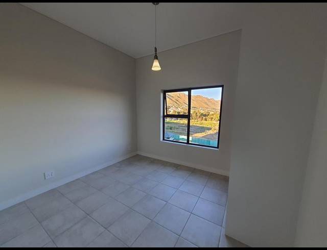 1 BEDROOM PROPERTY TO RENT IN GREENBAY ECO ESTATE